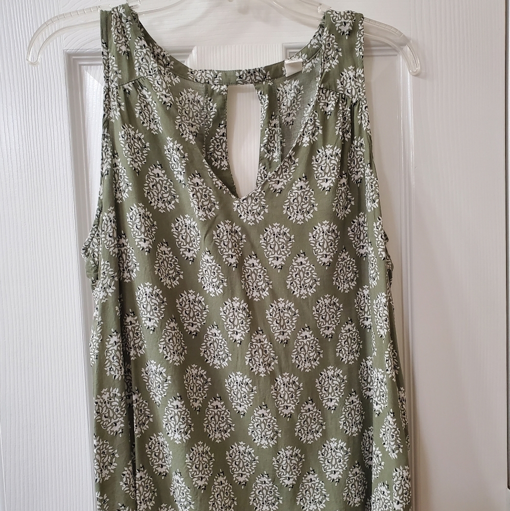 Old Navy Green Floral Sleeveless Top